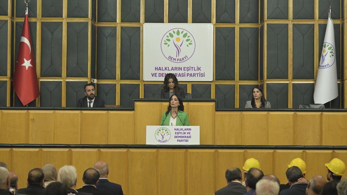 PKK'nın fesih kararından sonra DEM Parti MYK'sını topluyor