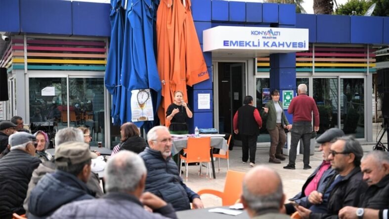 emekli-kahvesi-konyaalti-belediyesi